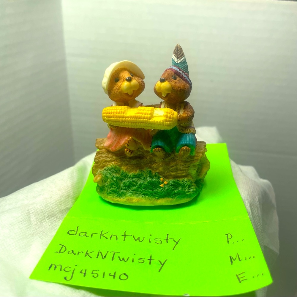 Vintage 1992 Hallmark Tender Touches Sweet Sharing Thanksgiving Beavers Figurine